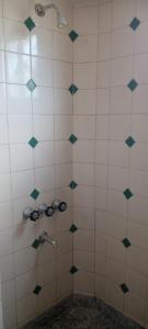 a bathroom with a shower with black and white tiles at departamento en Valeria del mar in Valeria del Mar +6 photos