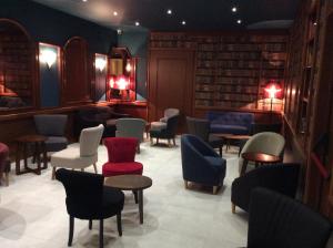 a waiting room with chairs and tables at Hotel La Regence in Villefranche-sur-Mer