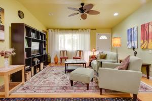 Φωτογραφία από το άλμπουμ του 7 Mi to Clear Lake Home with Peaceful Deck! σε Kelseyville