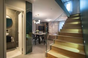 Khu vực ghế ngồi tại All Seasons Luxury Apartments