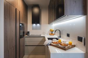 Nhà bếp/bếp nhỏ tại All Seasons Luxury Apartments