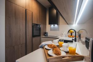 Nhà bếp/bếp nhỏ tại All Seasons Luxury Apartments +24 ảnh