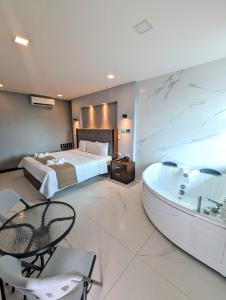 Postel nebo postele na pokoji v ubytování Hotel Cayuga