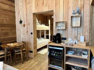 Kuchnia lub aneks kuchenny w obiekcie Villa Forêt et Spa