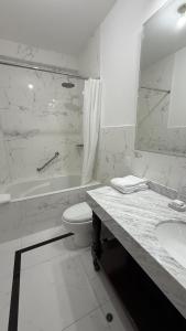 Koupelna v ubytování Katari Atojja Puno Hotel + 37 fotografií