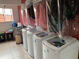 a row of washing machines in a laundry room at Spot Miami in Araraquara