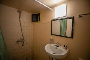 Koupelna v ubytování Riad bab merzouga + 29 fotografií