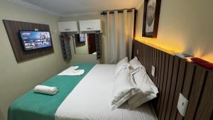 Rúm í herbergi á Solar de Pipa Vip Confort - Spa Hidro Flat