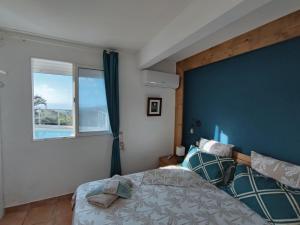 Postel nebo postele na pokoji v ubytování Bel appartement avec piscine privée et vue exceptionnelle