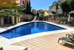 Bazén v ubytovaní Spacious apartment with 3 pools & gym alebo v jeho blízkosti