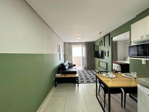 a living room with a couch and a table at iFlat Brookfield Towers BT3004 Jardim Goías in Goiânia