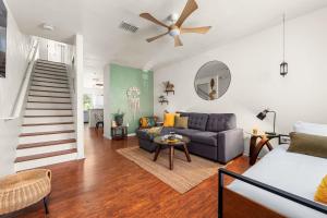 Khu vực ghế ngồi tại Bali Bliss at Oaks - Full Kitchen , Near I75