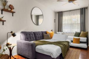 Khu vực ghế ngồi tại Bali Bliss at Oaks - Full Kitchen , Near I75