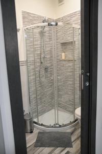 a glass shower in a bathroom with a toilet at Giorgia House in Pieta