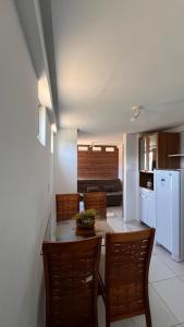 a kitchen and dining room with a table and chairs at Studio completo na praia de Manaíra, apt 213 in João Pessoa