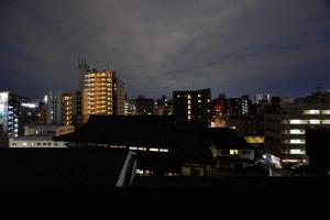 大阪市にあるグランシャーギの夜の街のスカイラインの眺め