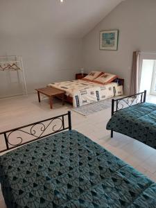Katil atau katil-katil dalam bilik di Gîte de la Pierre percée