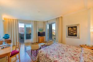 TV a/nebo společenská místnost v ubytování Hotel Royal