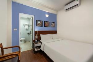 Postel nebo postele na pokoji v ubytování A25 Hotel - Đội Cấn 2
