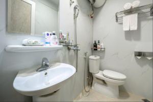 Koupelna v ubytování A25 Hotel - Đội Cấn 2