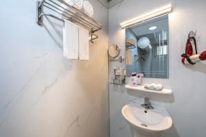 Koupelna v ubytování A25 Hotel - Đội Cấn 2