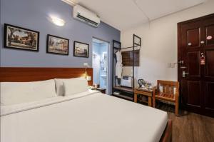 Postel nebo postele na pokoji v ubytování A25 Hotel - Đội Cấn 2