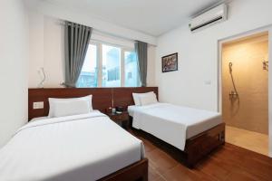 Postel nebo postele na pokoji v ubytování A25 Hotel - Đội Cấn 2