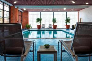 Bazén v ubytování Marriott Albany nebo v jeho okolí