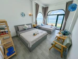 a living room with two beds and a couch at Dứa Homestay in Cu Lao Thu