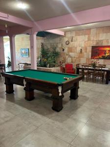 a room with a pool table in a room with at Pousada Canavieiras Frederic in Canavieiras +18 photos