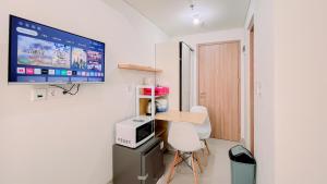 Gallery image of Warm Studio No Kitchen Apartment Bandaraya Tallasa City Makassar By Travelio in Tarallawe