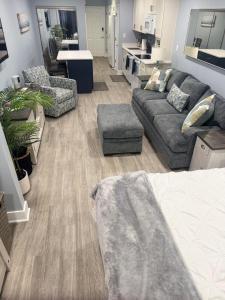 พื้นที่นั่งเล่นของ Sunset Harbor Palms 1-108