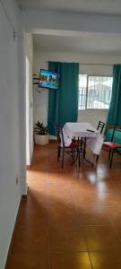 Una televisión o centro de entretenimiento en Todo cerca