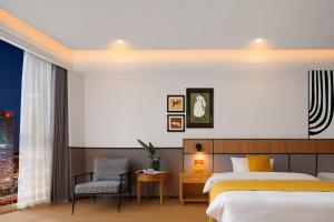 Postel nebo postele na pokoji v ubytování Anyuechengxiang Hotel