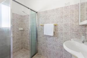 a bathroom with a shower and a sink at Glory House at Culburra - Beachfront in Culburra Beach +25 photos