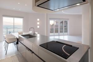 镰仓市Attention Studio Villa镰仓高校前 -KA0046的带水槽和台面的厨房