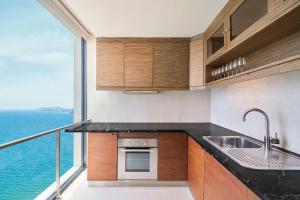 Kuchyň nebo kuchyňský kout v ubytování Sheraton Nha Trang Hotel & Spa