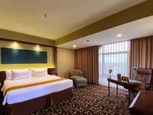 A bed or beds in a room at Hotel Horison Ultima Bekasi