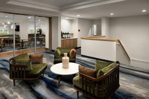Posezení v ubytování Fairfield Inn & Suites Portland South/Lake Oswego