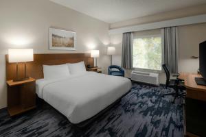 Postel nebo postele na pokoji v ubytování Fairfield Inn & Suites Portland South/Lake Oswego
