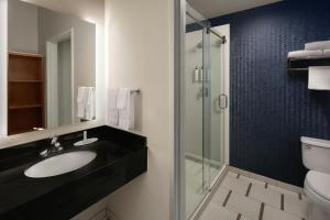 Koupelna v ubytování Fairfield Inn & Suites Portland South/Lake Oswego