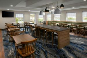 Restaurace v ubytování Fairfield Inn & Suites Portland South/Lake Oswego