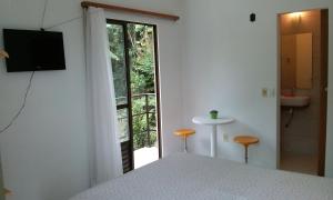 a bedroom with a bed and a sliding glass door at Morada Colibri in Gamboa