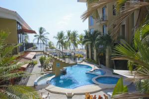 Imagen de la galería de Balcon del Mar Beach Front Hotel, en Jacó