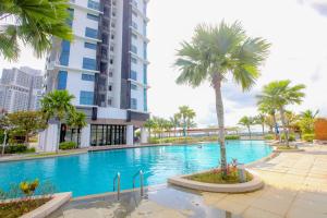 Bazén v ubytování Almas suites Iskandar Johor By The One nebo v jeho okolí