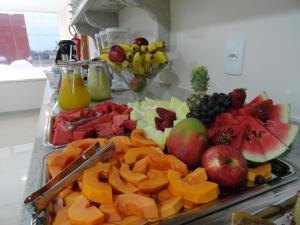 a tray of fruits and vegetables on a counter at Di Napoli Plaza Hotel in Gurupi