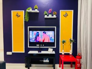 TV a/nebo společenská místnost v ubytování Empire Hostel Regalia
