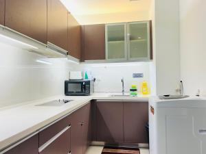 Kuchyň nebo kuchyňský kout v ubytování Empire Hostel Regalia