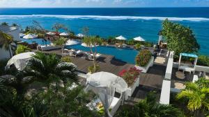 Bazén v ubytování Samabe Bali Suites & Villas nebo v jeho okolí