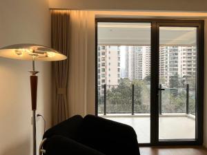 Imagem da galeria de Sunny Abode 中远A 2Bedroom river view near Suzhou River em Xangai